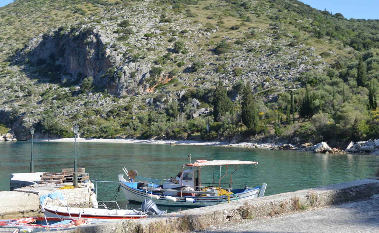 Foto de Aspros Gialos con arena fina y guijarros superficie