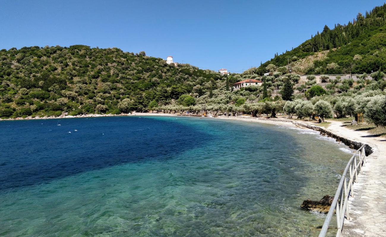 Foto de Playa de Dexa con guijarro fino claro superficie