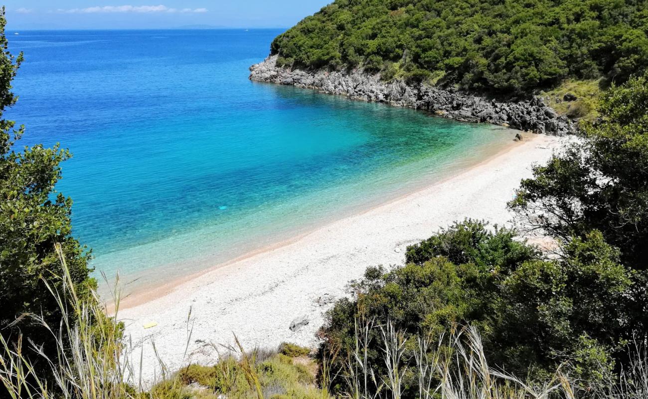 Foto de Kaminia beach con guijarro ligero superficie