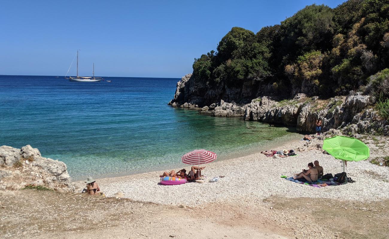 Foto de Climati beach con guijarro ligero superficie