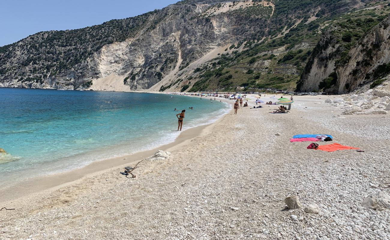 Foto de Playa de Myrtos con guijarro fino claro superficie