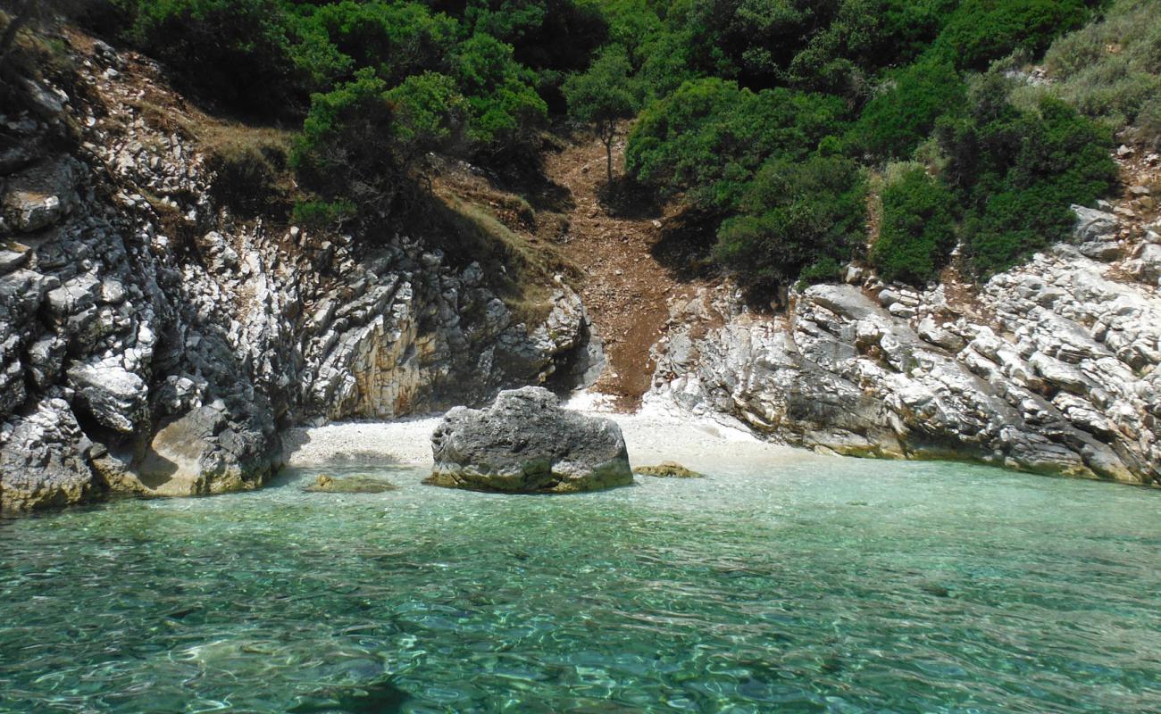 Foto de Segreta beach con guijarro fino claro superficie