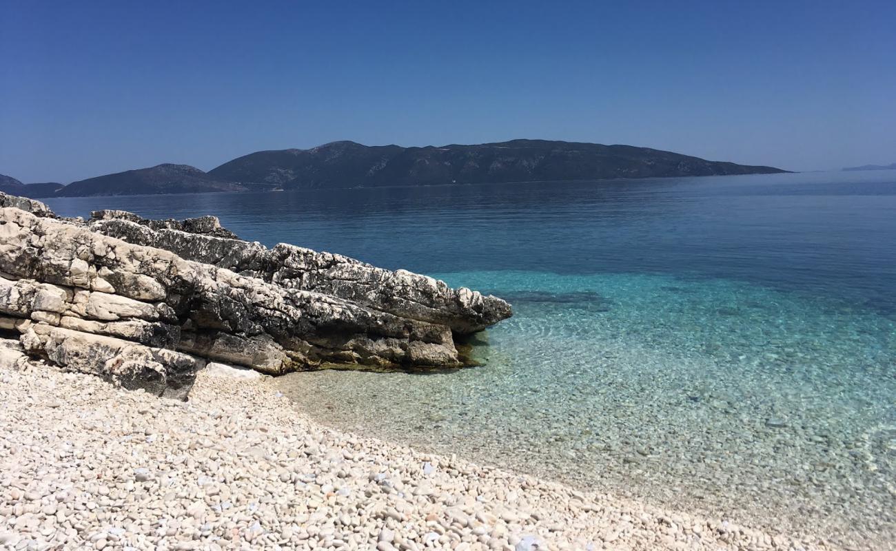 Foto de beach Ellinika con guijarro ligero superficie