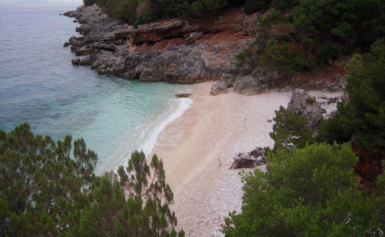 Foto de Dolcina beach con arena fina y guijarros superficie