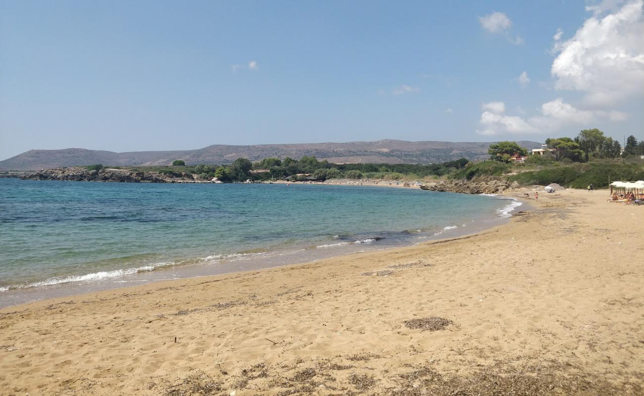 Foto de Vrachinari beach con arena oscura superficie