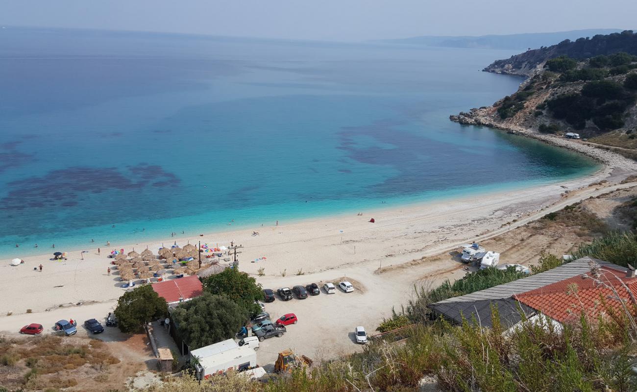 Foto de Playa Agia Kiriaki con guijarro fino claro superficie