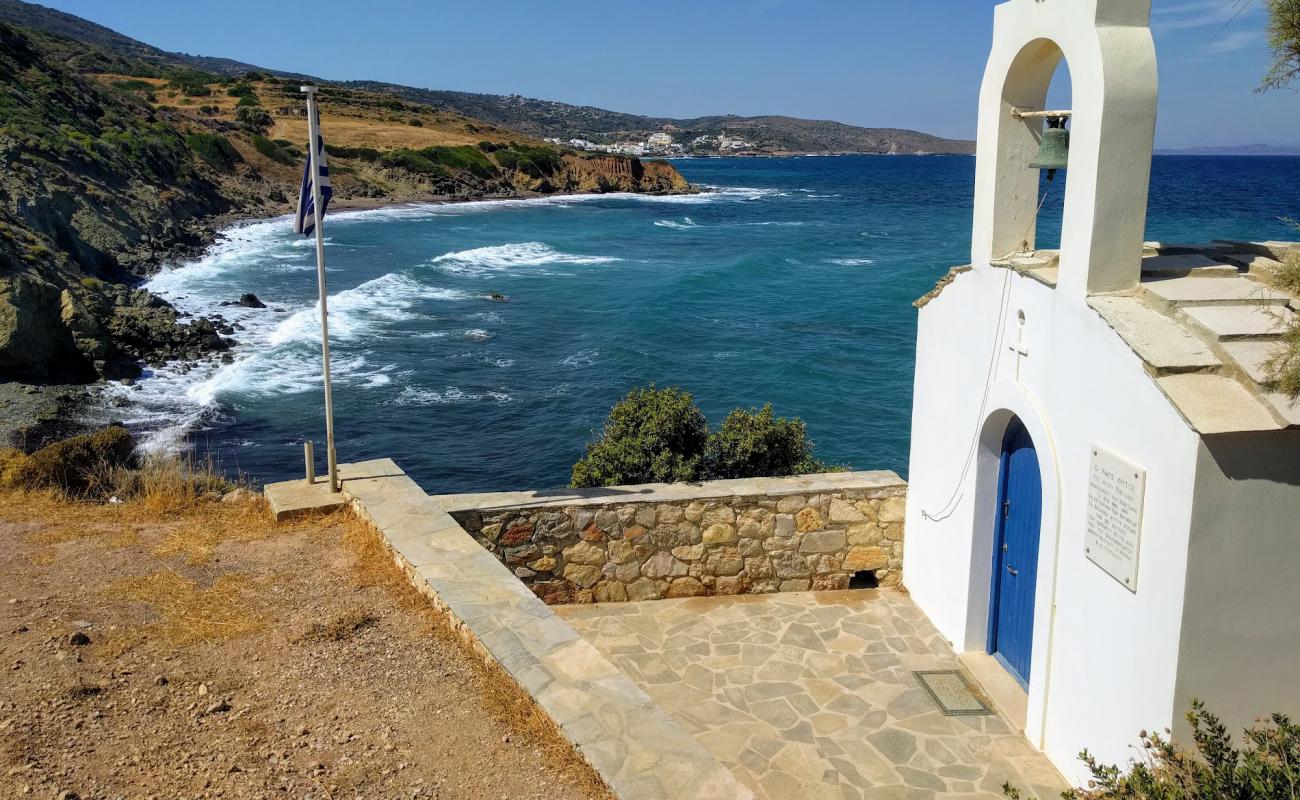 Foto de Paralia Lorentzo con guijarro oscuro superficie