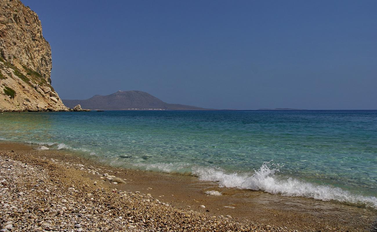 Foto de Paralia Kaladi III con arena/guijarros negro superficie