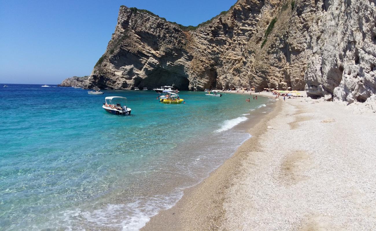 Foto de Playa Chomi con arena fina y guijarros superficie