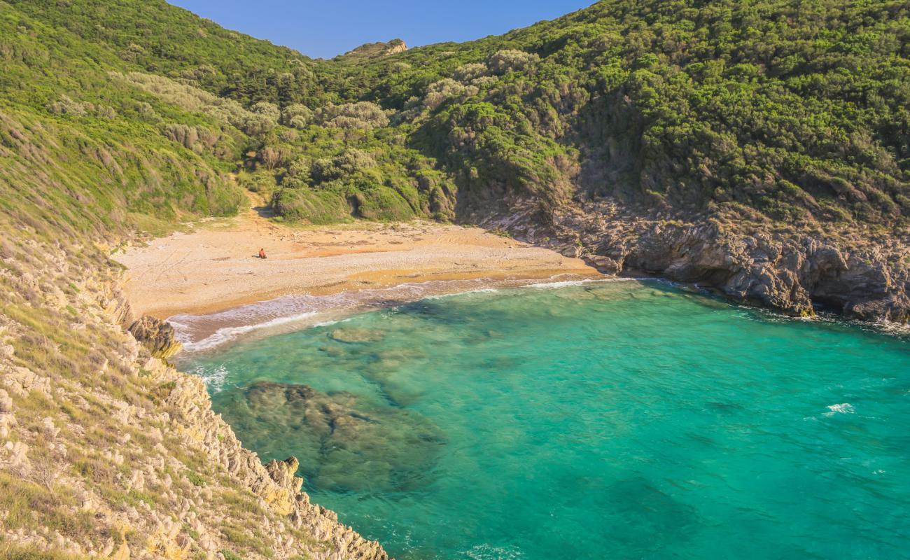 Foto de Iliodoros beach con arena fina y guijarros superficie