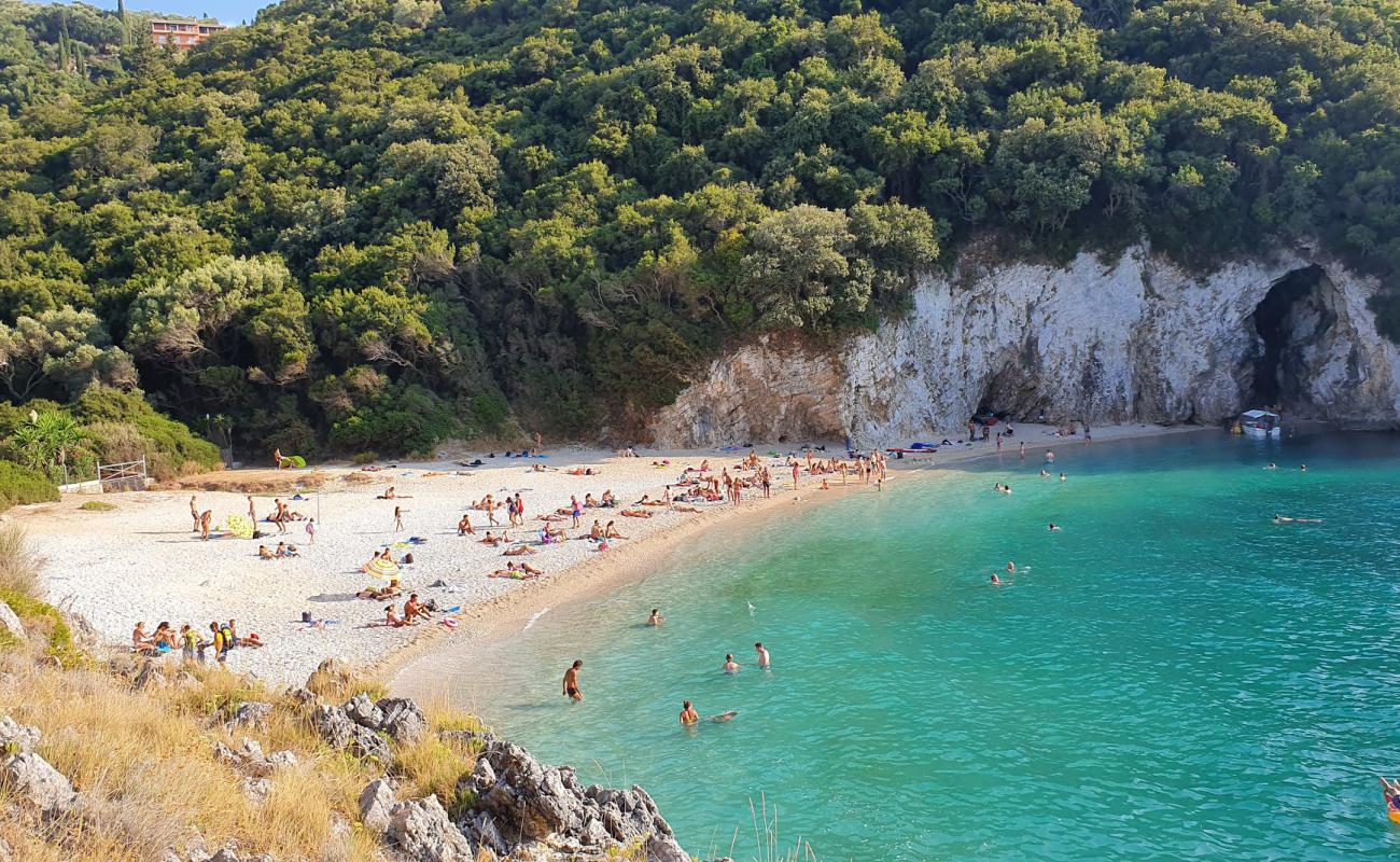 Foto de Rovinia beach con arena fina y guijarros superficie