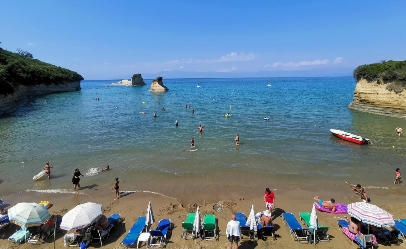 Foto de Apotripiti beach con arena fina oscura superficie