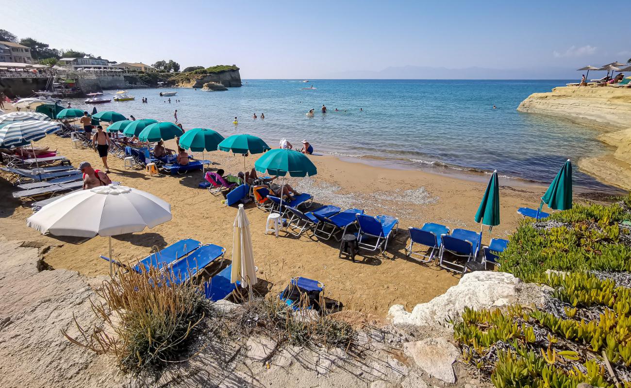 Foto de D Amour beach con arena fina oscura superficie