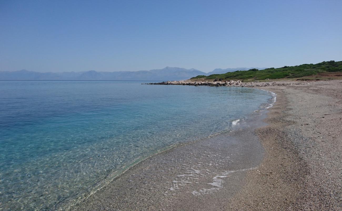 Foto de Antinioti West Beach con guijarro fino gris superficie