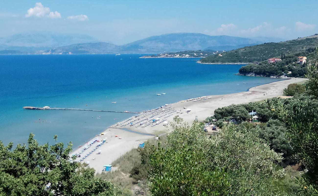 Foto de Playa Apraos con brillante arena fina superficie