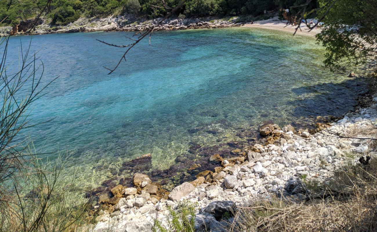 Foto de Seki Bay Beach con guijarro ligero superficie