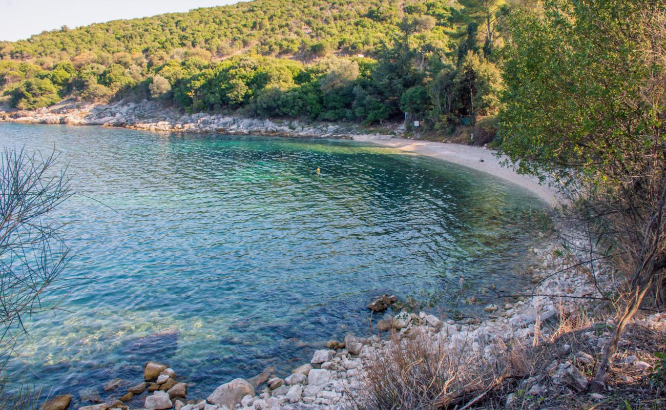 Foto de Syki Bay, Corfu con guijarro ligero superficie