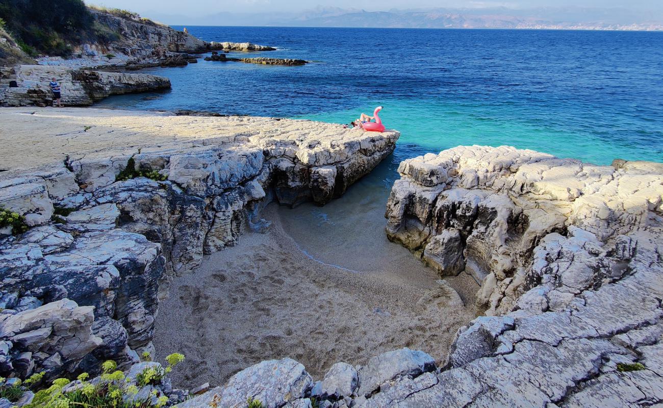 Foto de Kanoni Beach con piedra superficie