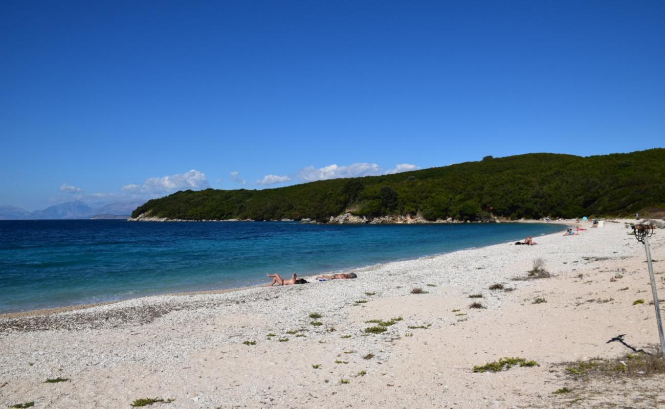 Foto de Kogevina beach con guijarro ligero superficie