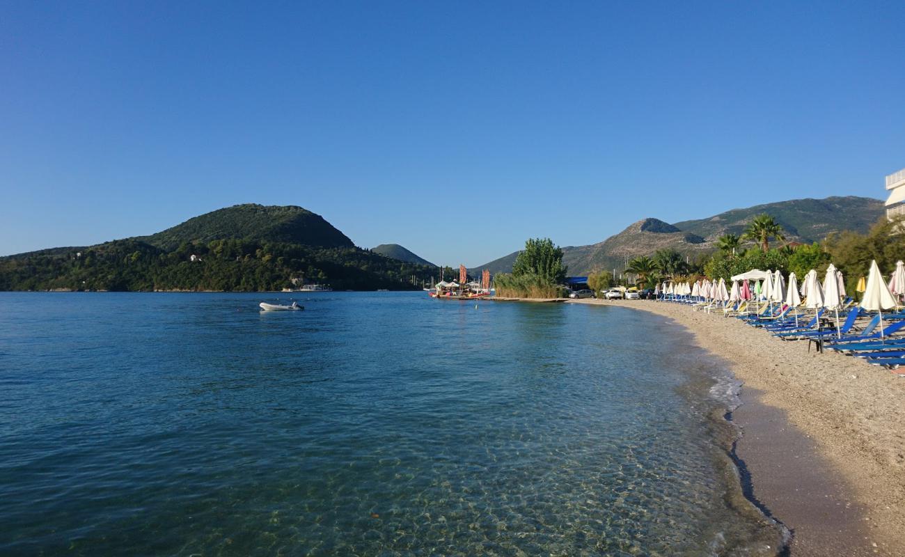 Foto de Playa de Nydri con guijarro fino claro superficie