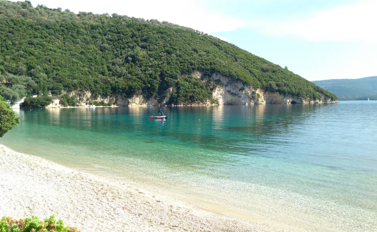 Foto de Desimi Beach con guijarro fino oscuro superficie