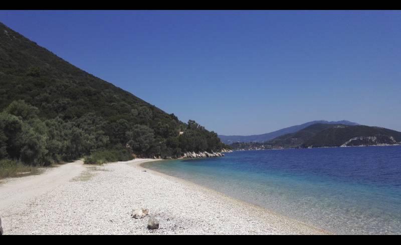 Foto de Kamari Beach con guijarro ligero superficie