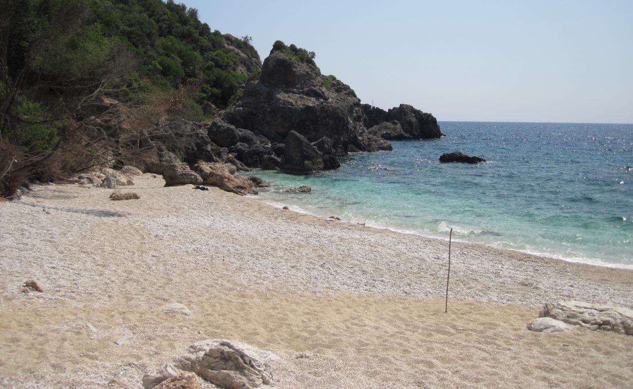 Foto de Apollonii beach con guijarro ligero superficie