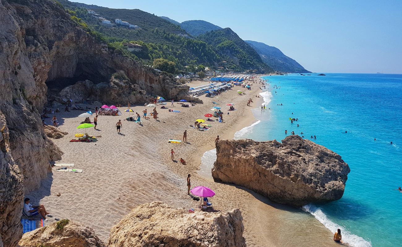 Foto de Playa de Kathisma con guijarro fino claro superficie