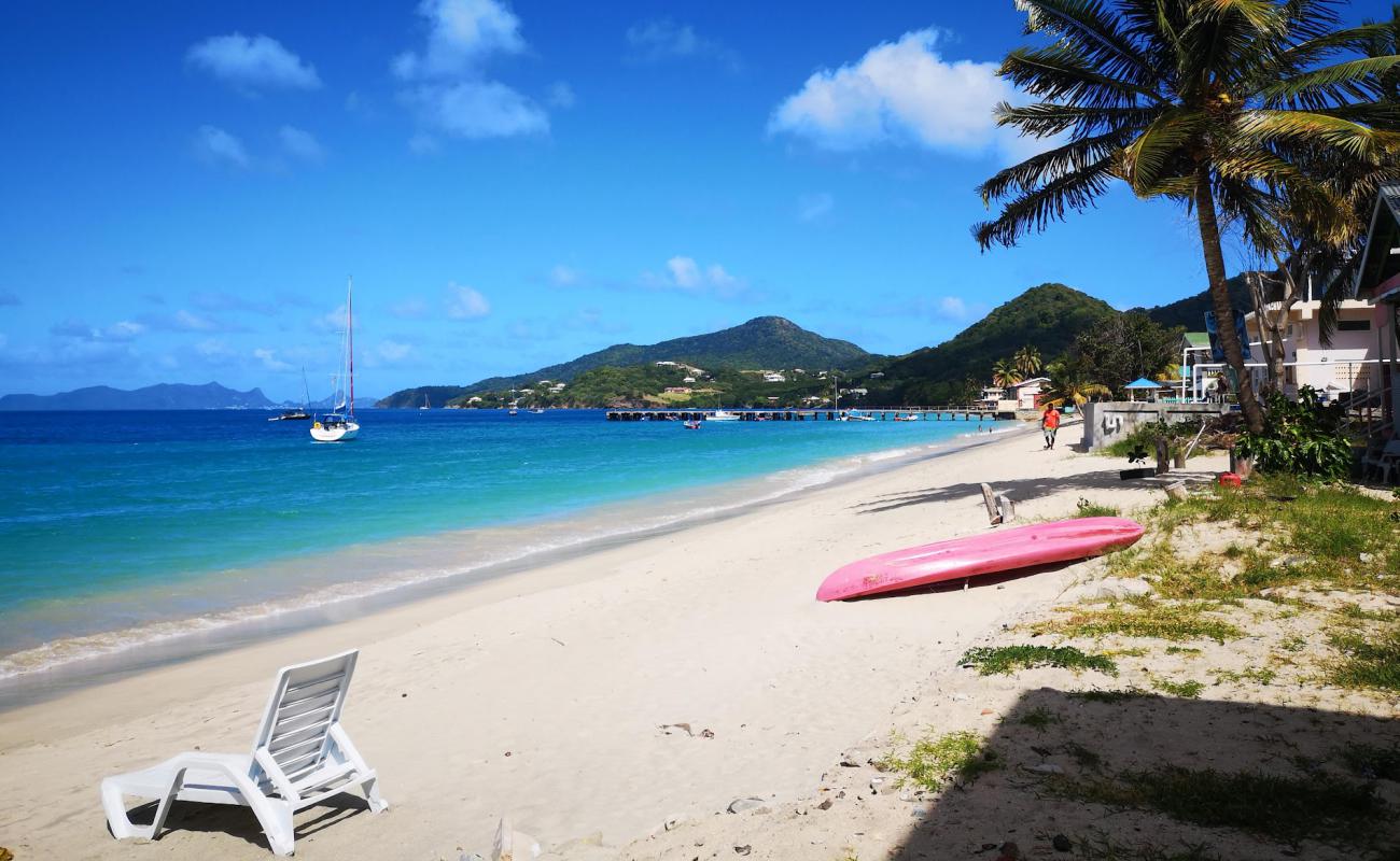 Foto de Carriacou beach con arena brillante superficie