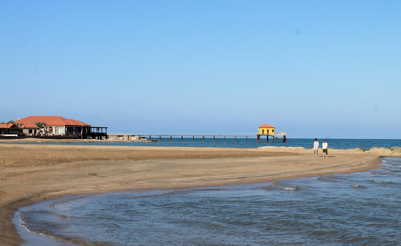 Foto de Amburan Beach con arena brillante superficie