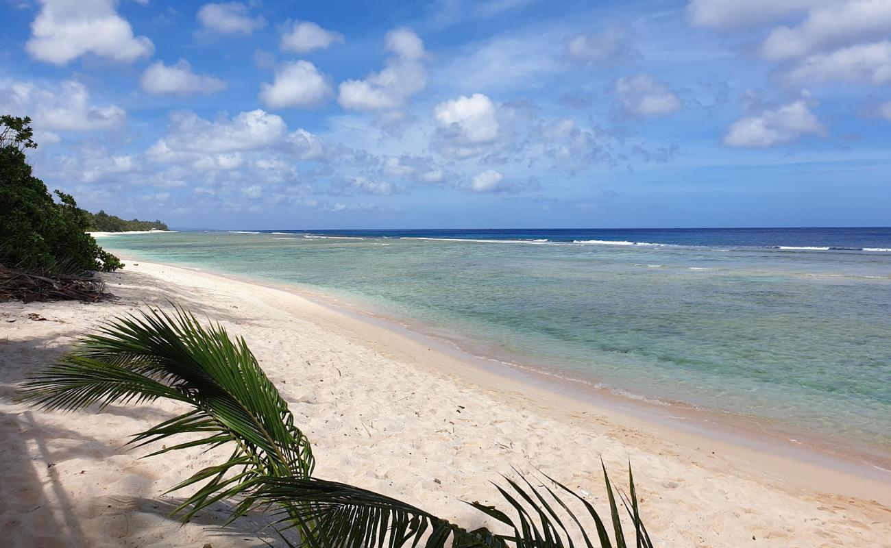 Foto de Guam Star Sand con arena brillante y rocas superficie