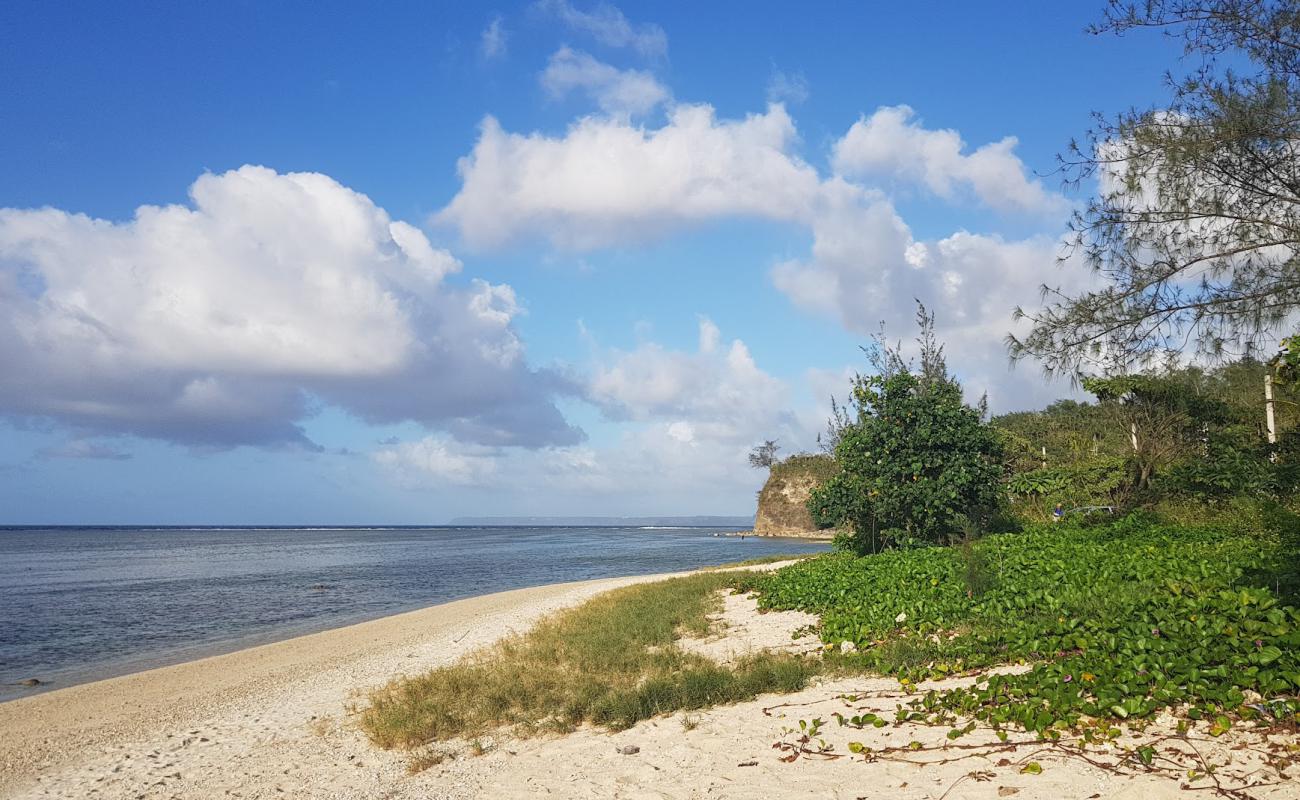 Foto de Asan Beach Park con arena fina y guijarros superficie