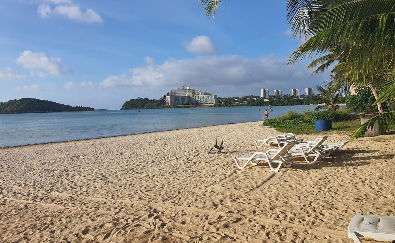 Foto de Dungcas Beach con arena brillante superficie