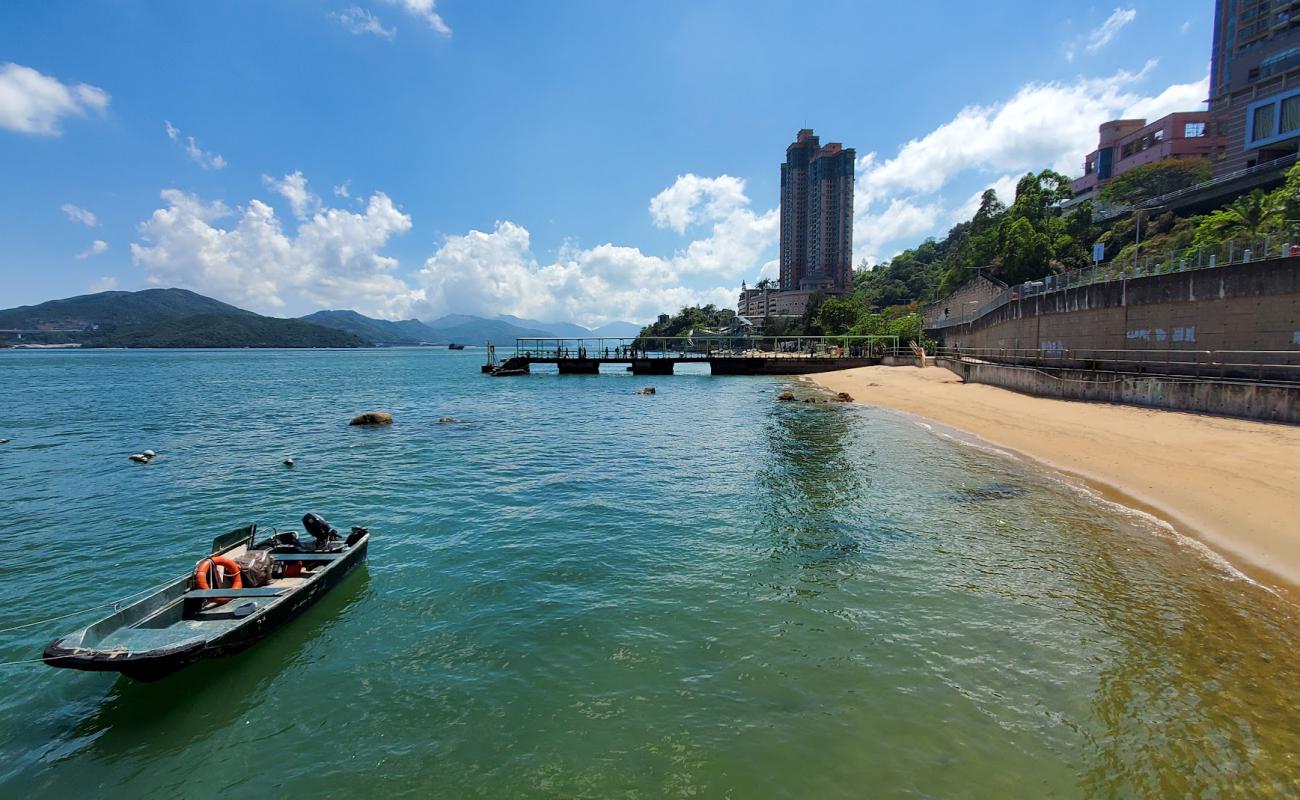 Foto de Anglers' Beach con arena brillante superficie