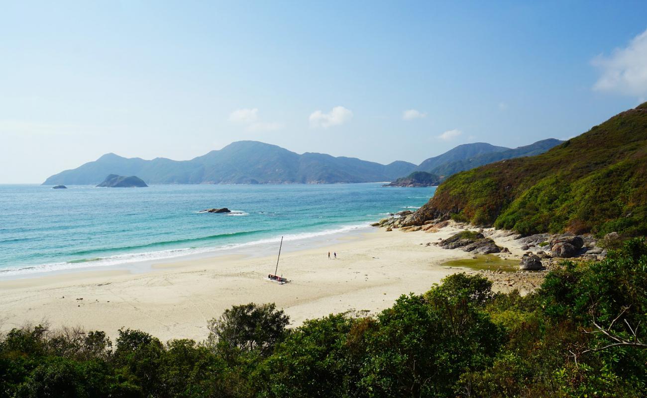 Foto de Tung Wan Beach con arena brillante superficie