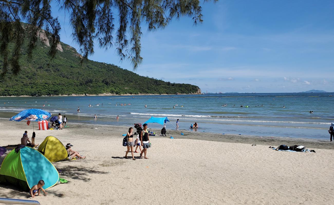 Foto de Pui O Beach con arena brillante superficie