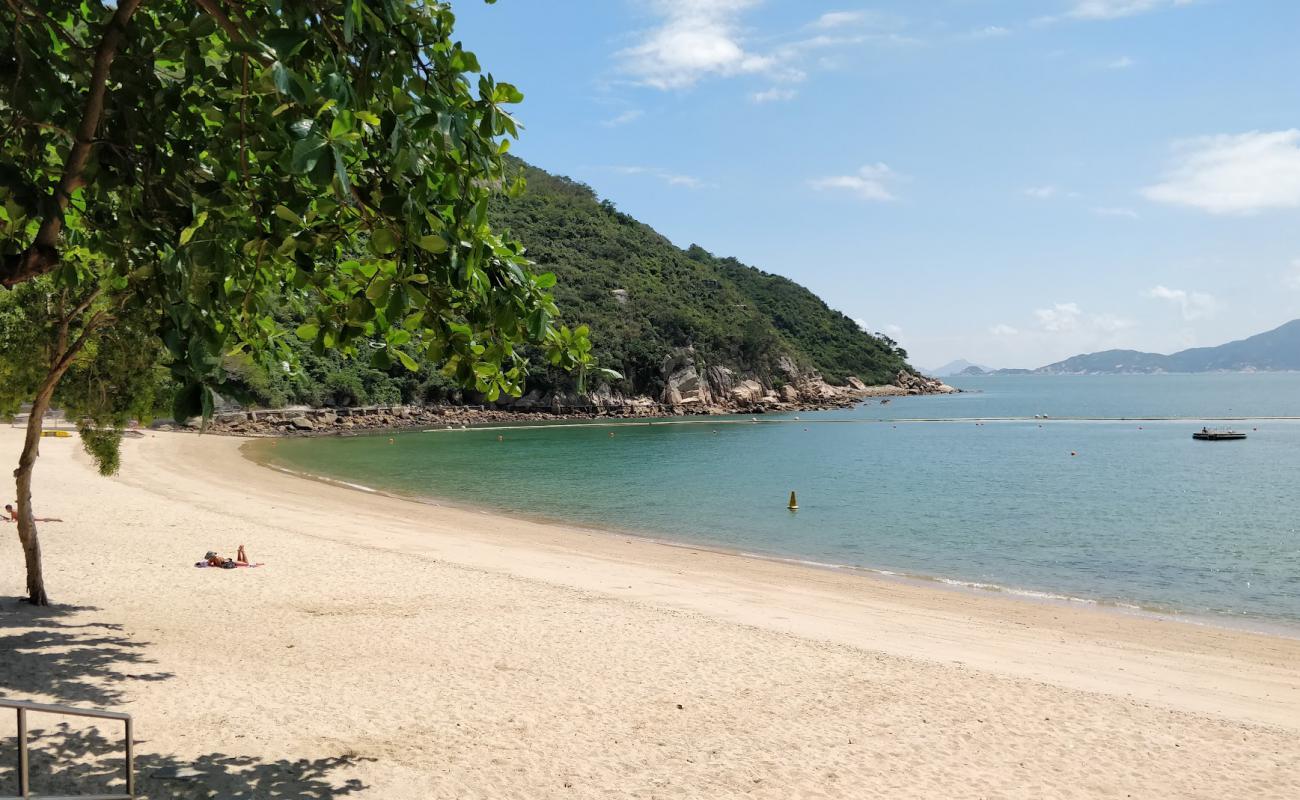 Foto de Chung Hom Kok Beach con arena brillante superficie