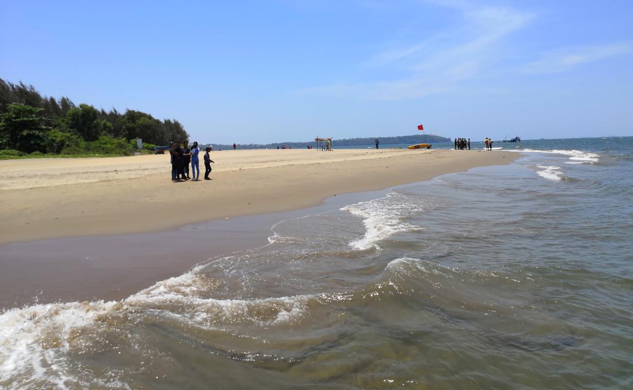 Foto de Miramar Beach con arena brillante superficie