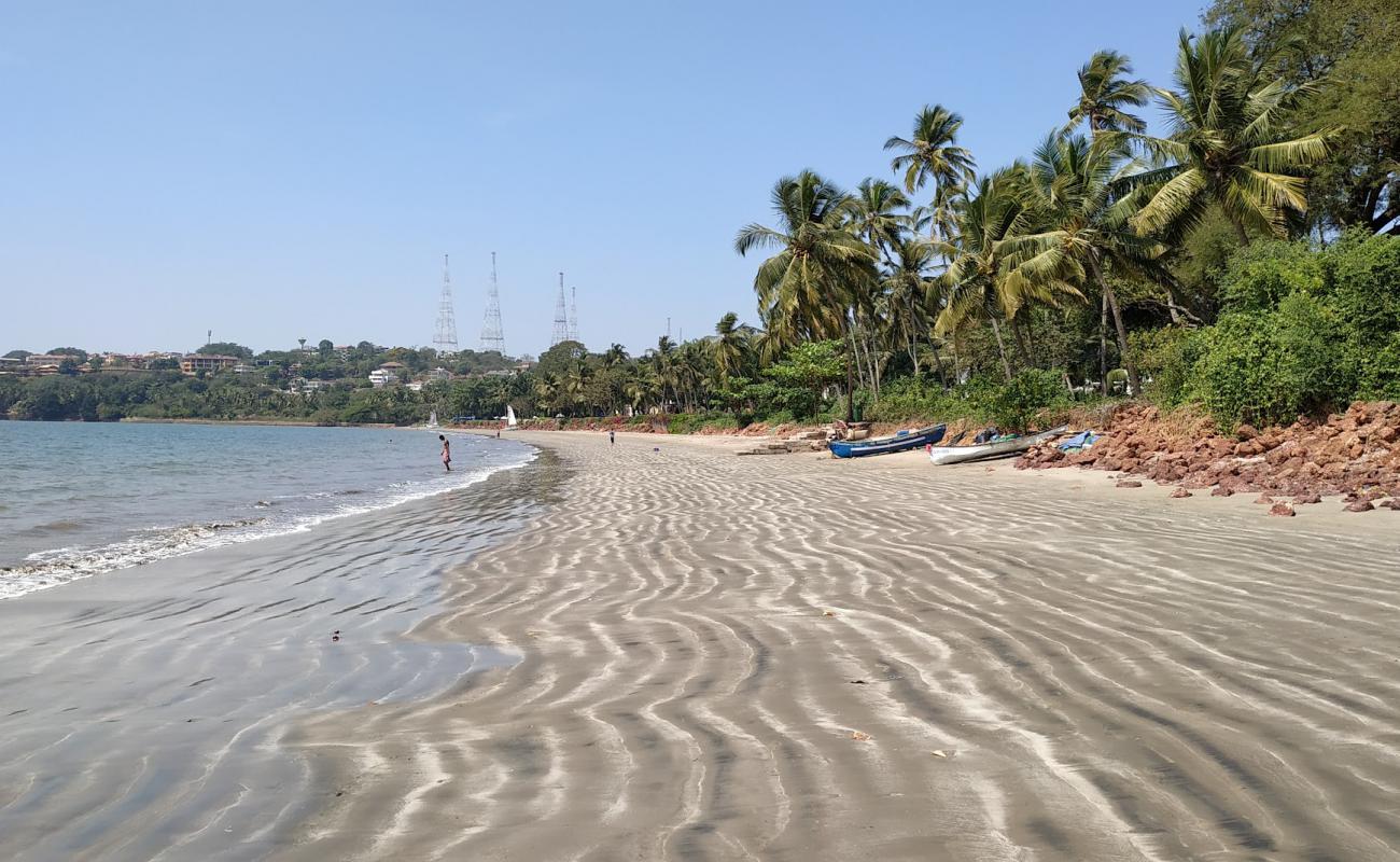 Foto de Bambolim Beach con arena brillante superficie