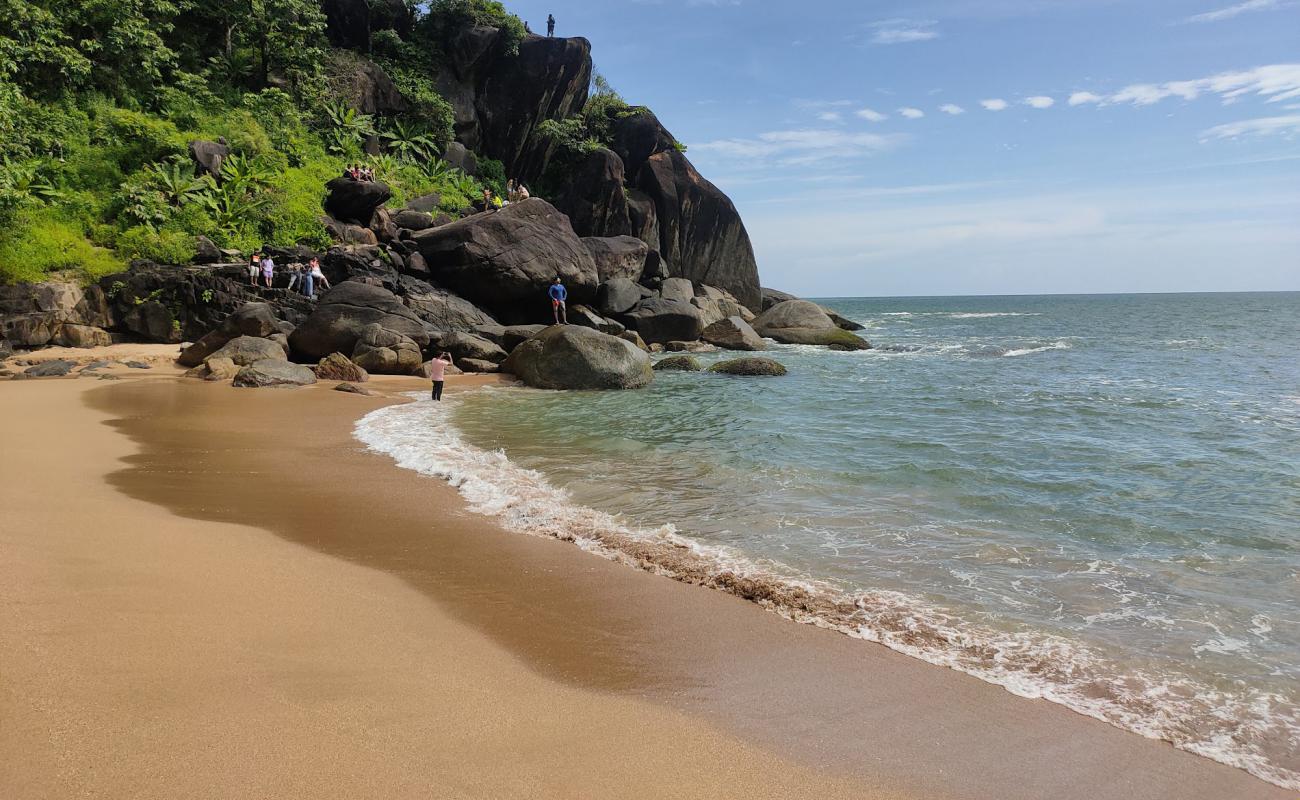 Foto de Playa Butterfly con brillante arena fina superficie