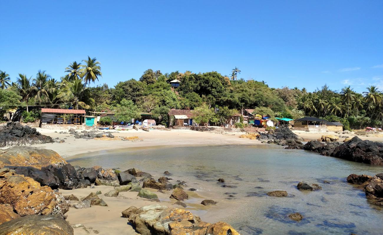 Foto de Colomb Beach con arena brillante superficie