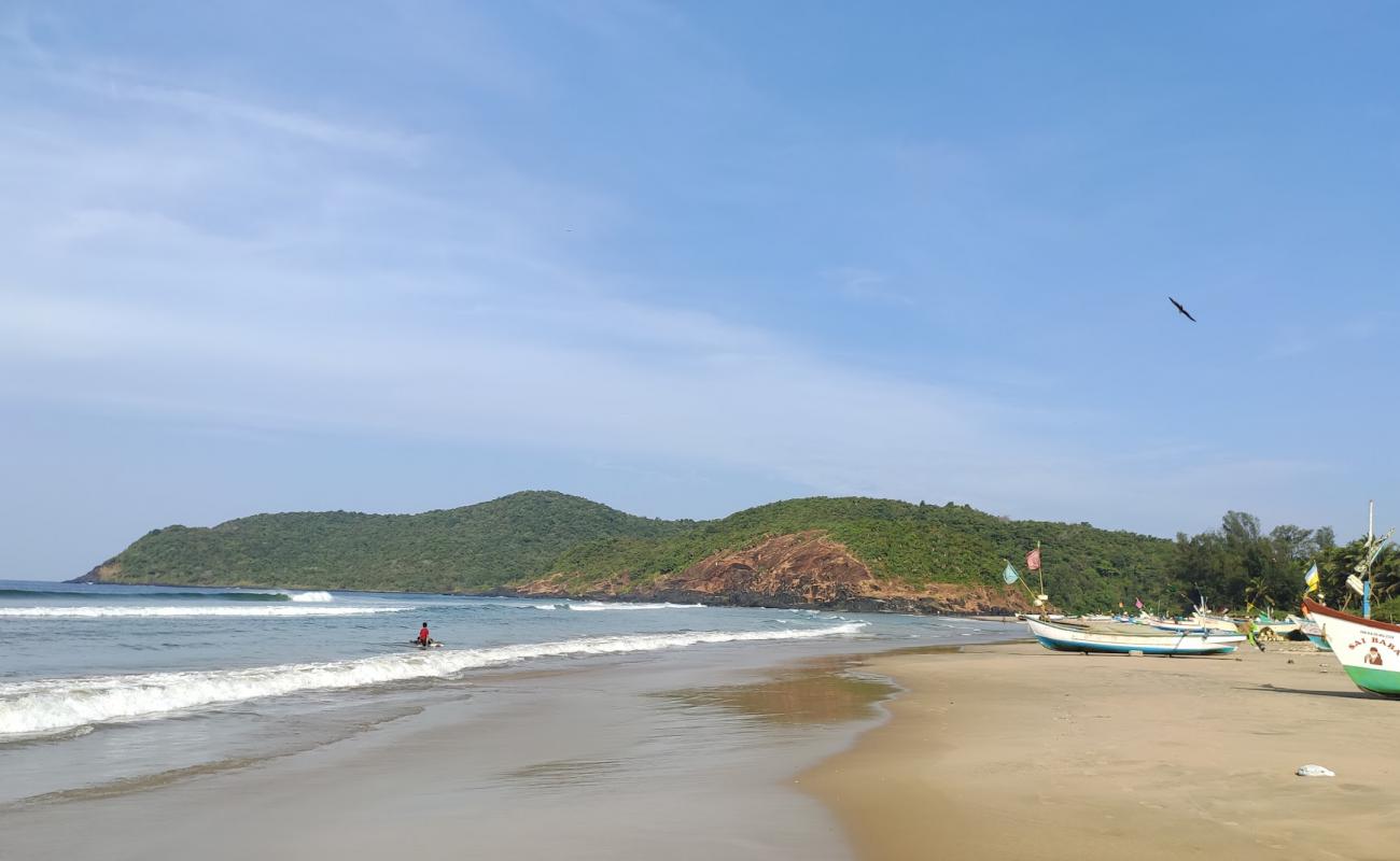 Foto de Dandebag Beach con brillante arena fina superficie