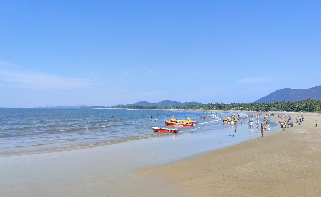 Foto de Murudeshwara Beach con arena brillante superficie