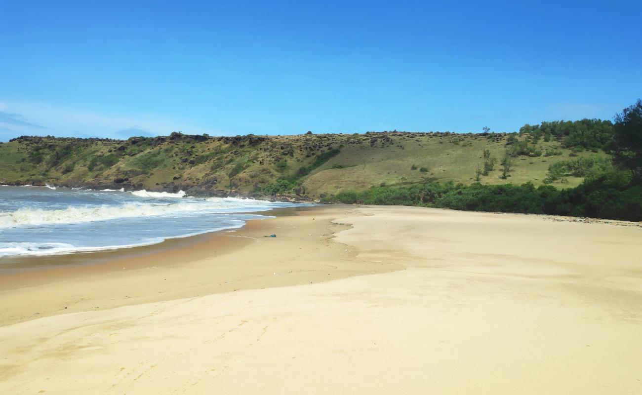 Foto de Bonnie Beach con arena brillante superficie