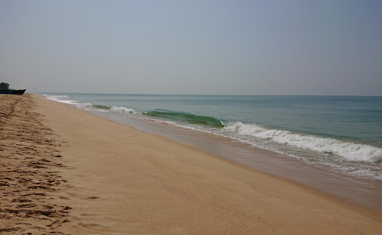 Foto de Yermal Thenka Beach con arena brillante superficie