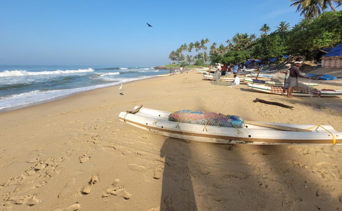 Foto de Chillakkal Beach con brillante arena fina superficie