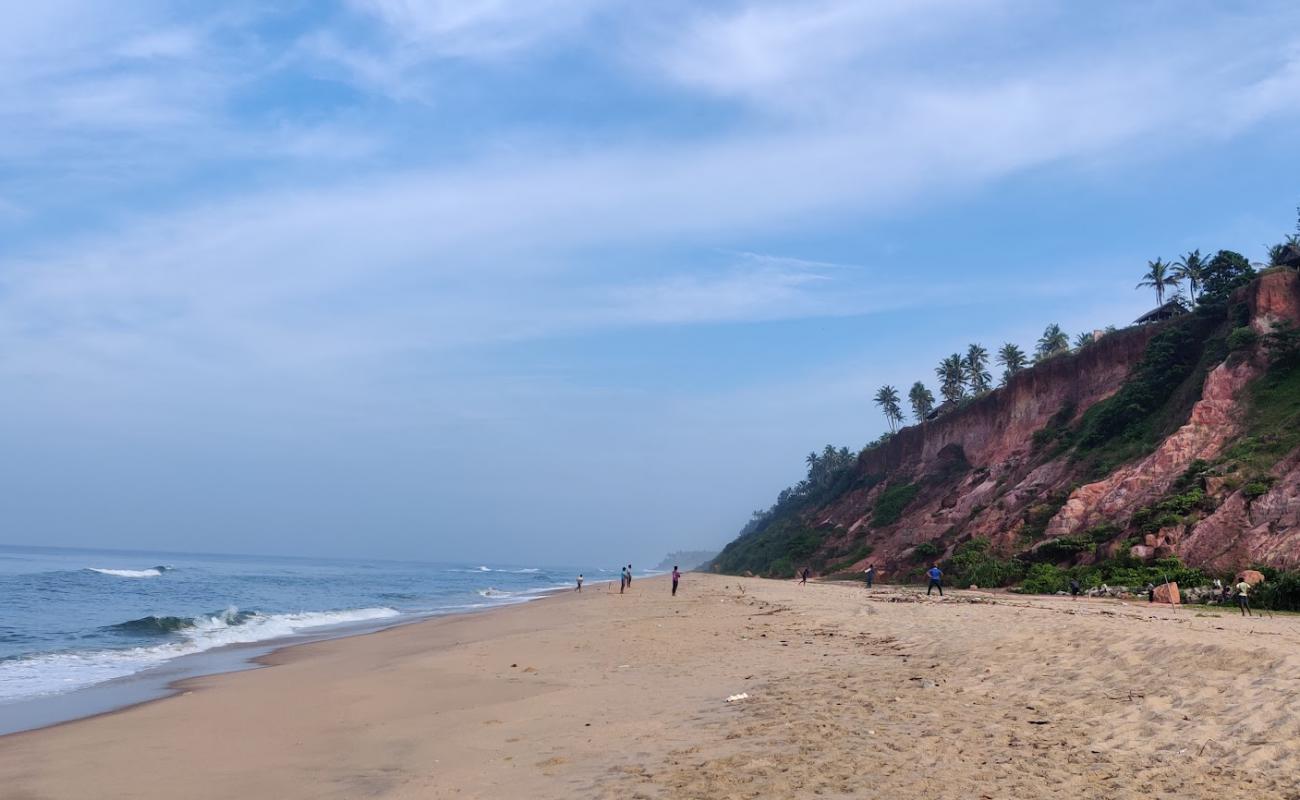 Foto de Kayikkara Beach con arena brillante superficie