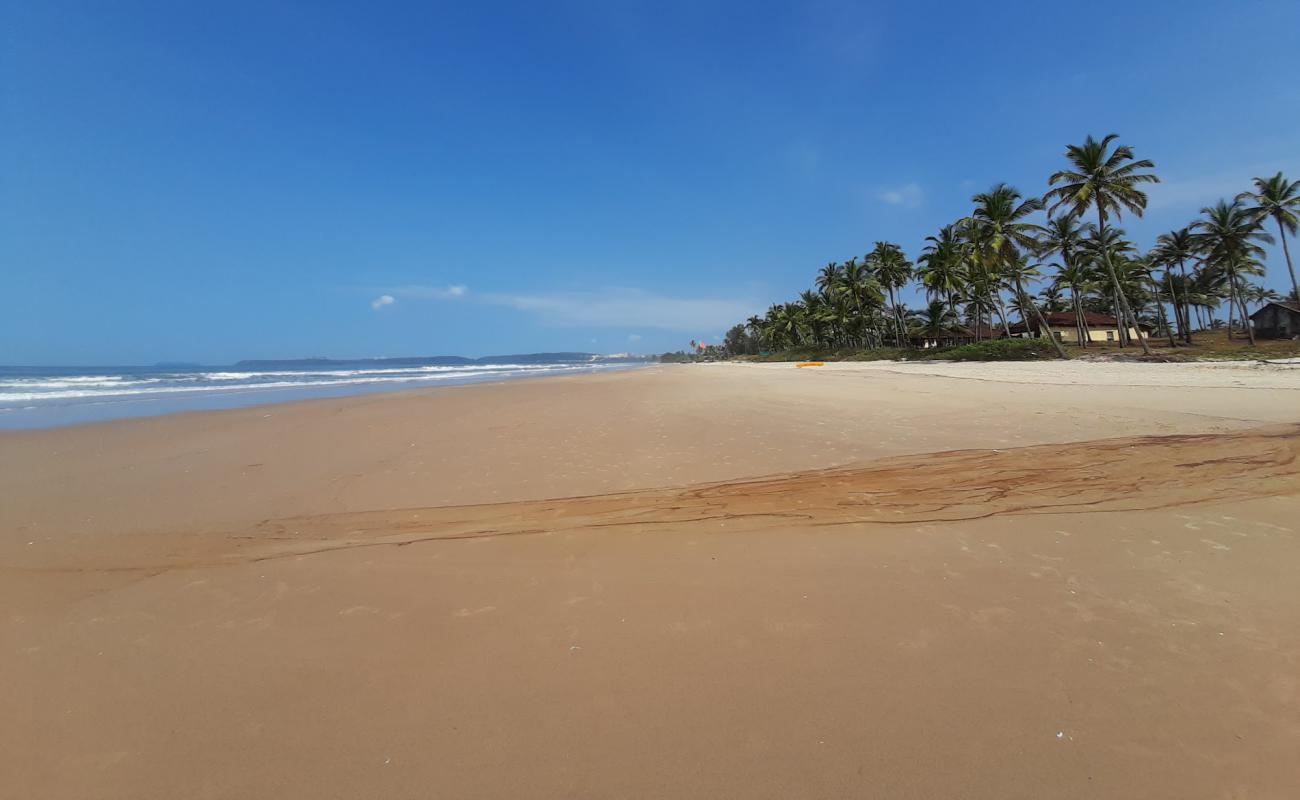 Foto de Arossim Beach con brillante arena fina superficie