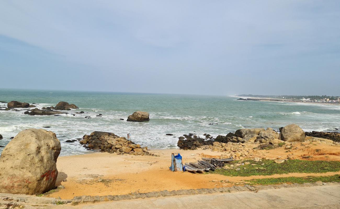 Foto de Kovalam Beach con arena brillante superficie