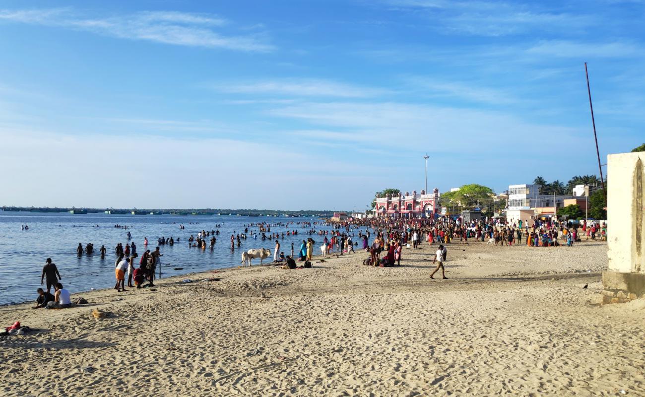 Foto de Rameshwaram Sea Shore Beach con arena brillante superficie